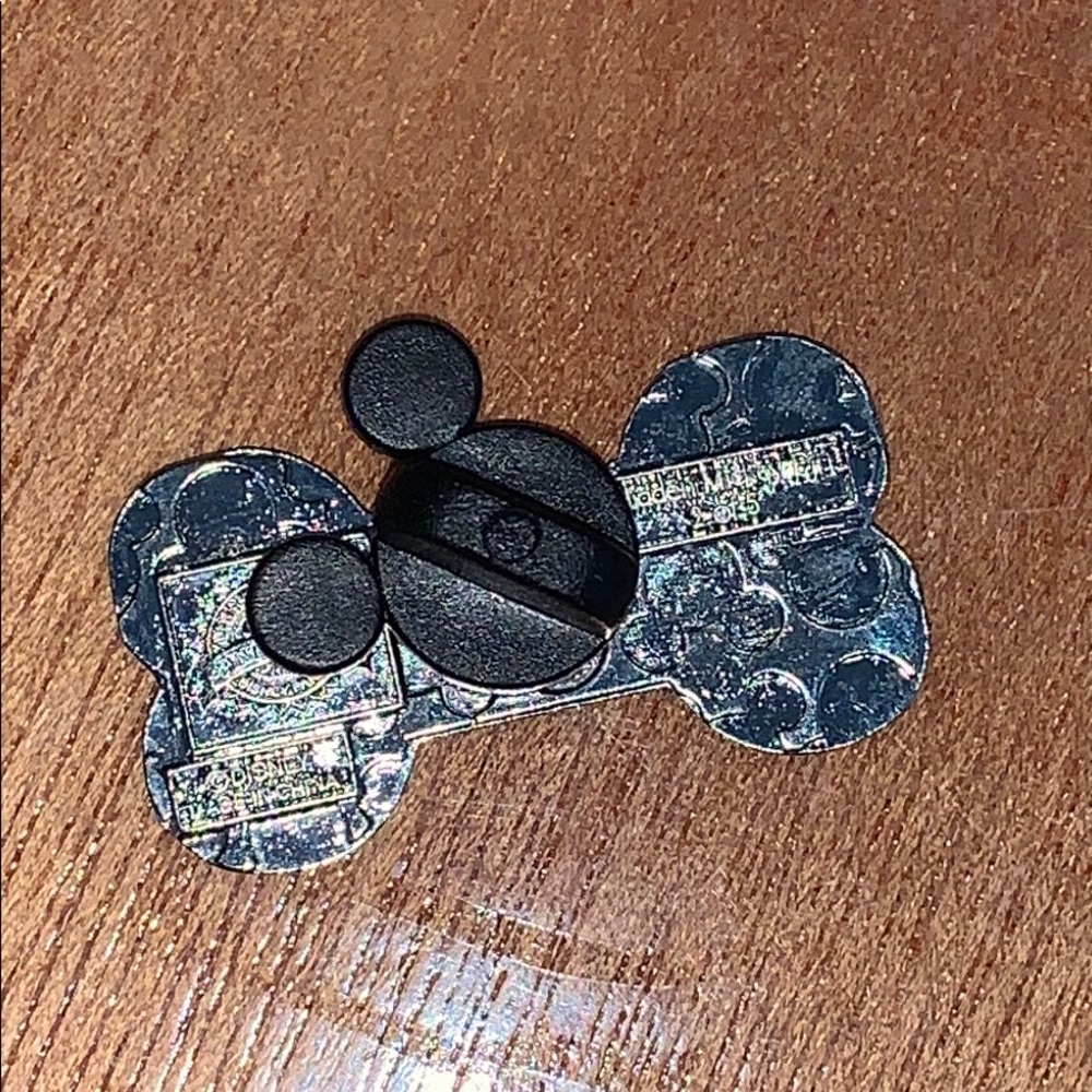 Disney trading pin - Picture 2 of 2